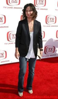 Sara Gilbert feet photo thumbnail