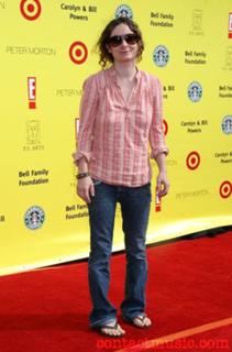 Sara Gilbert feet photo thumbnail