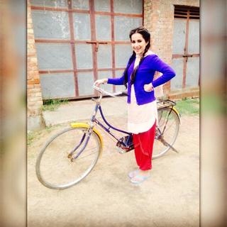 Sara Gurpal feet photo 5