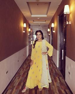 Sara Gurpal feet photo 3
