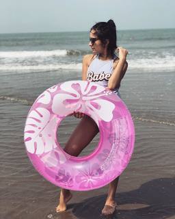 Sara Gurpal feet photo 16