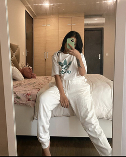 Sara Gurpal feet photo 8