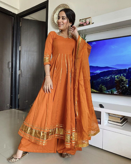 Sara Gurpal feet photo 6