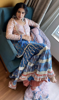 Sara Gurpal feet photo 5