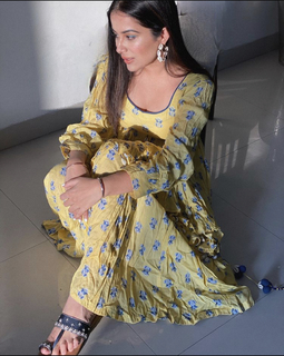 Sara Gurpal feet photo 17
