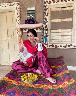 Sara Gurpal feet photo 12