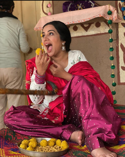 Sara Gurpal feet photo 11