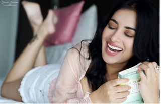 Sara Gurpal feet photo 10