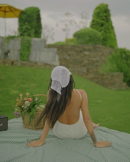 Sara Gurpal feet photo 1