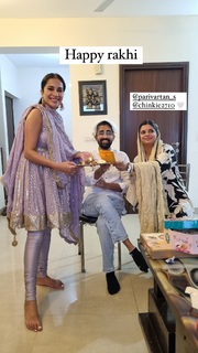 Sara Gurpal feet photo 17