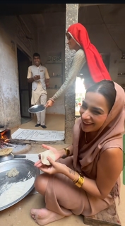 Sara Gurpal feet photo 4