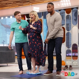 Sara Haines feet photo thumbnail