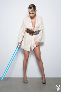 Sara Jean Underwood feet photo thumbnail
