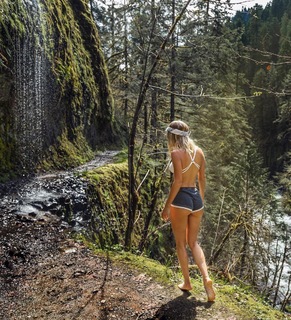 Sara Jean Underwood feet photo thumbnail