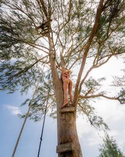 Sara Jean Underwood feet photo thumbnail