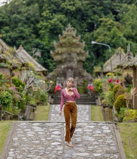 Sara Jean Underwood feet photo thumbnail