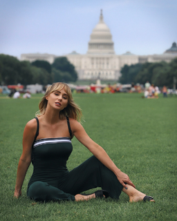 Sara Jean Underwood feet photo thumbnail