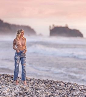 Sara Jean Underwood feet photo thumbnail