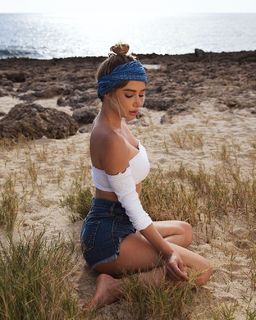 Sara Jean Underwood feet photo thumbnail