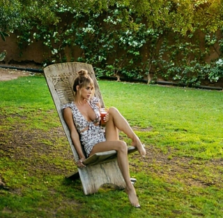 Sara Jean Underwood feet photo thumbnail