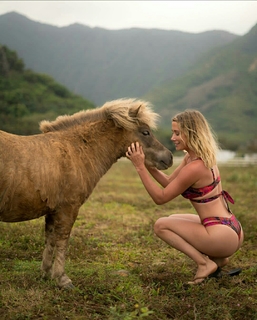 Sara Jean Underwood feet photo thumbnail