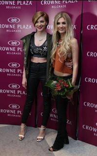 Sara Jo feet photo thumbnail