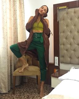 Sara Jo feet photo thumbnail