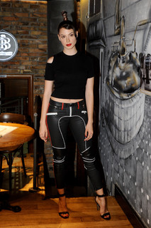 Sara Jo feet photo thumbnail