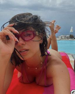 Sara Jo feet photo thumbnail