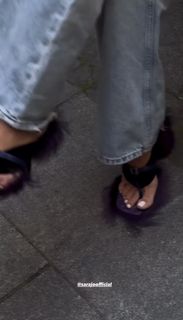 Sara Jo feet photo thumbnail