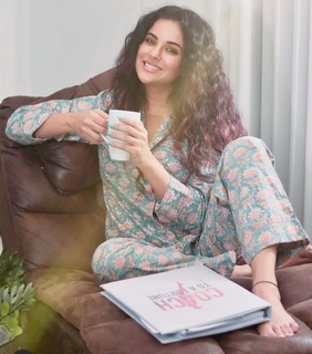 Sara Khan feet photo 20