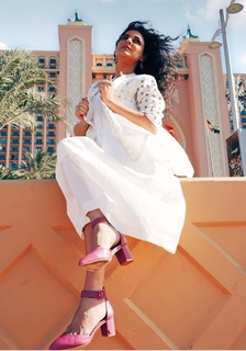 Sara Khan feet photo 19