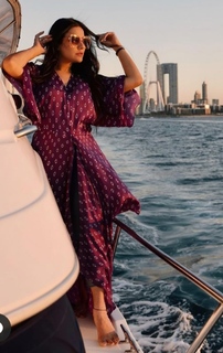 Sara Khan feet photo 17