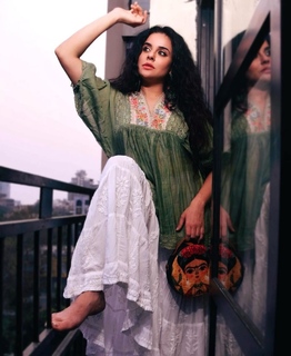 Sara Khan feet photo 15