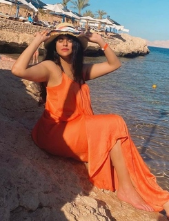 Sara Khan feet photo 13