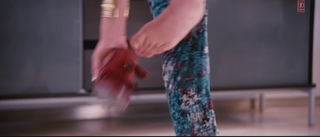 Sara Khan feet photo 5