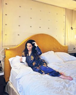 Sara Khan feet photo 9
