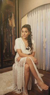 Sara Khan feet photo 1