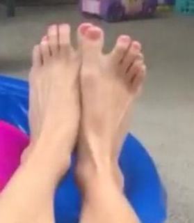Sara Lee feet photo 4