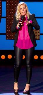 Sara Pascoe feet photo 3