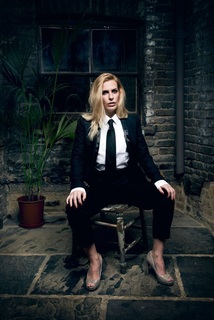 Sara Pascoe feet photo 8