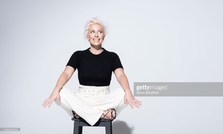 Sara Pascoe feet photo 5