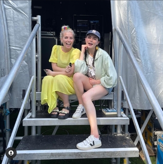 Sara Pascoe feet photo 4