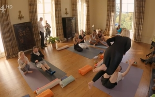 Sara Pascoe feet photo 14