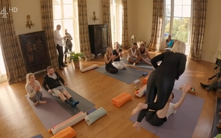 Sara Pascoe feet photo 13