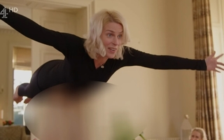 Sara Pascoe feet photo 12