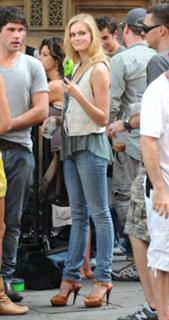 Sara Paxton feet photo thumbnail