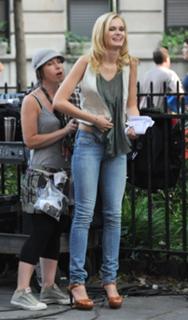 Sara Paxton feet photo thumbnail