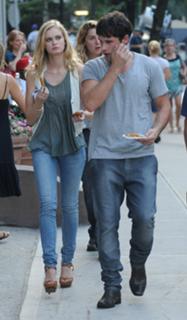 Sara Paxton feet photo thumbnail