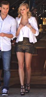 Sara Paxton feet photo thumbnail
